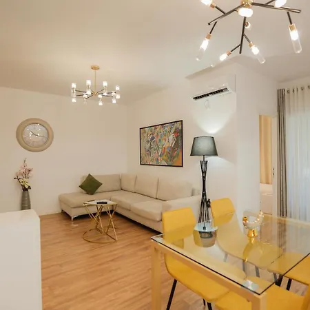 Miku Apartment-sophisticated 2bd At Taiwan Apartman