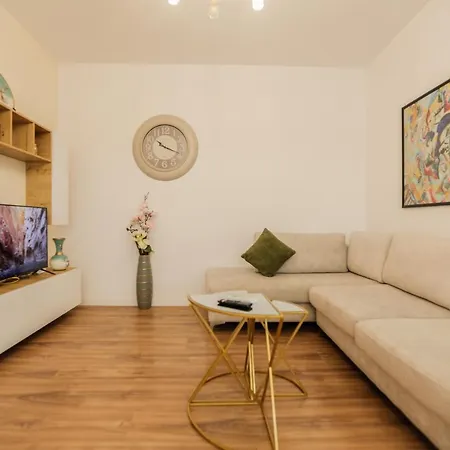 Miku Apartment-sophisticated 2bd At Taiwan Apartman *