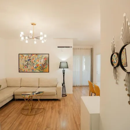 Miku Apartment-sophisticated 2bd At Taiwan Apartment Tirana