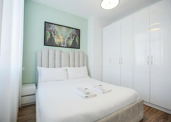 Miku Apartment-sophisticated 2bd At Taiwan Apartman Tirana